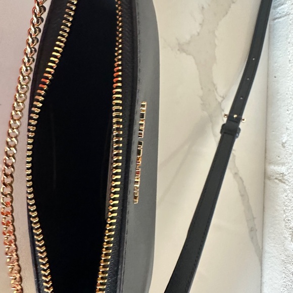 Michael Kors Black Crossbody Jet Set Travel Bag - Picture 5 of 6